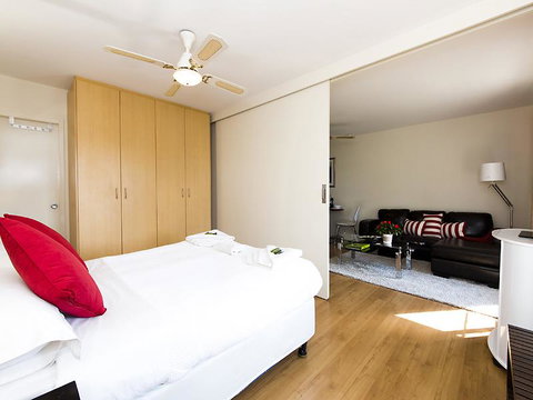 Style In Subiaco - Redcliffe Tourism 8