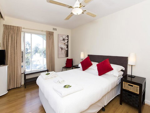 Style In Subiaco - Redcliffe Tourism 10