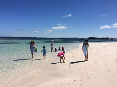 Acaciabnb - Redcliffe Tourism 0