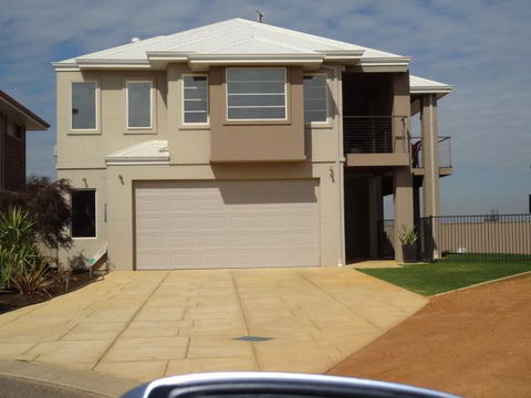 Acaciabnb - Redcliffe Tourism 7