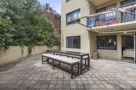 Gorgeous 26 1 Bed Designer Fitout Perfect Location - Redcliffe Tourism 11