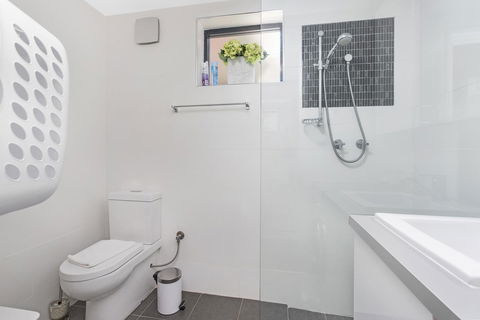 Gorgeous 26 1 Bed Designer Fitout Perfect Location - Redcliffe Tourism 29