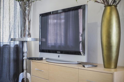 Gorgeous 26 1 Bed Designer Fitout Perfect Location - Redcliffe Tourism 3