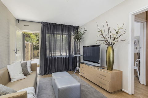 Gorgeous 26 1 Bed Designer Fitout Perfect Location - Redcliffe Tourism 14