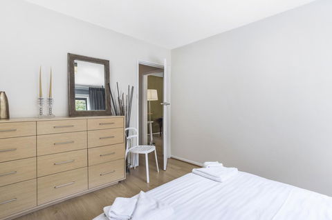 Gorgeous 26 1 Bed Designer Fitout Perfect Location - Redcliffe Tourism 17
