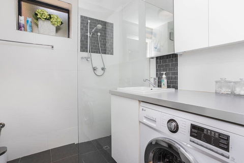 Gorgeous 26 1 Bed Designer Fitout Perfect Location - Redcliffe Tourism 36