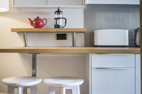 Gorgeous 26 1 Bed Designer Fitout Perfect Location - Redcliffe Tourism 19