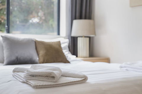 Gorgeous 26 1 Bed Designer Fitout Perfect Location - Redcliffe Tourism 4