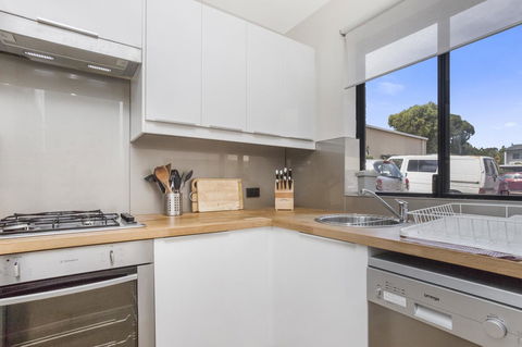 Gorgeous 26 1 Bed Designer Fitout Perfect Location - Redcliffe Tourism 9