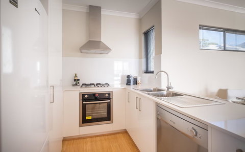 Woodlands Retreat - Redcliffe Tourism 6