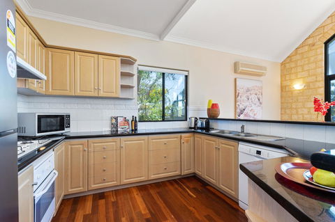 Swanview Ardross Shortstays - Redcliffe Tourism 7