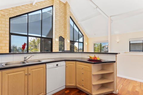 Swanview Ardross Shortstays - Redcliffe Tourism 8