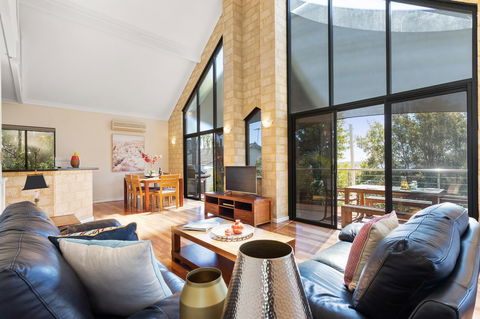 Swanview Ardross Shortstays - Redcliffe Tourism 1