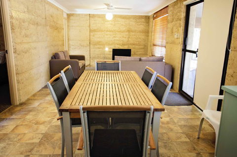 Hopetoun Motel & Chalet Village - Redcliffe Tourism 40