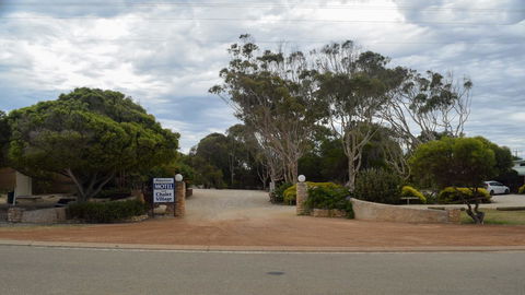 Hopetoun Motel & Chalet Village - Redcliffe Tourism 12