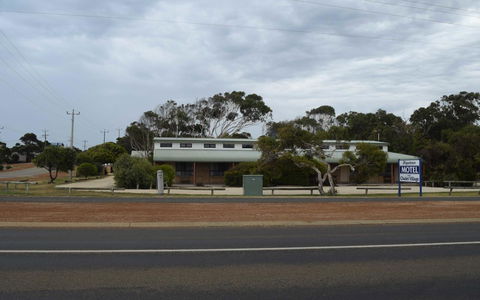 Hopetoun Motel & Chalet Village - Redcliffe Tourism 18