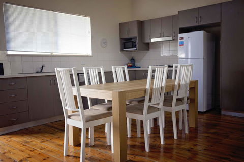 Hopetoun Motel & Chalet Village - Redcliffe Tourism 7