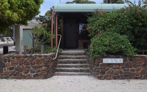 Hopetoun Motel & Chalet Village - Redcliffe Tourism 9