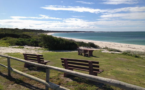 Hopetoun Motel & Chalet Village - Redcliffe Tourism 3
