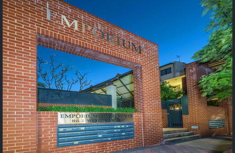 Subiaco Emporium Apartment - Redcliffe Tourism 5