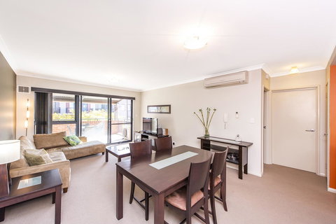 Subiaco Emporium Apartment - Redcliffe Tourism 26