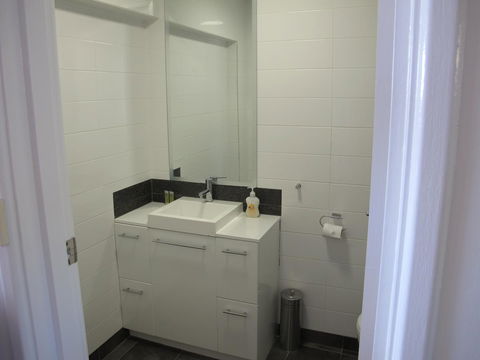 Studio 204 With Harbour, Ocean And Sunset Views From The Balcony - Redcliffe Tourism 21