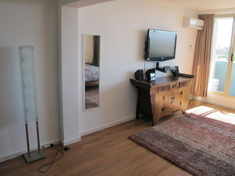 Studio 204 With Harbour, Ocean And Sunset Views From The Balcony - Redcliffe Tourism 14