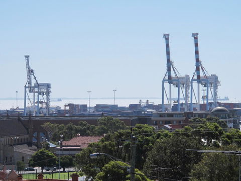 Studio 204 With Harbour, Ocean And Sunset Views From The Balcony - Redcliffe Tourism 11