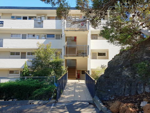 Studio 204 With Harbour, Ocean And Sunset Views From The Balcony - Redcliffe Tourism 17