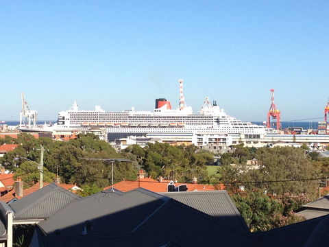Studio 204 With Harbour, Ocean And Sunset Views From The Balcony - Redcliffe Tourism 12