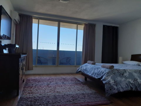Studio 204 With Harbour, Ocean And Sunset Views From The Balcony - Redcliffe Tourism 0