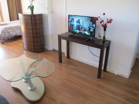 Studio 204 With Harbour, Ocean And Sunset Views From The Balcony - Redcliffe Tourism 15
