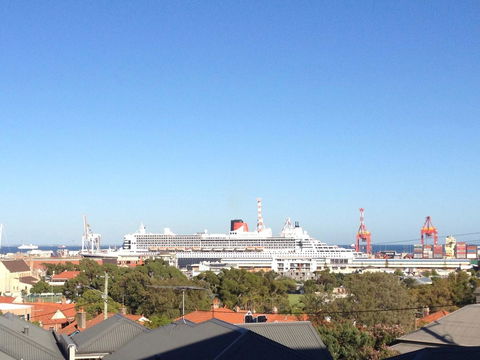 Studio 204 With Harbour, Ocean And Sunset Views From The Balcony - Redcliffe Tourism 1