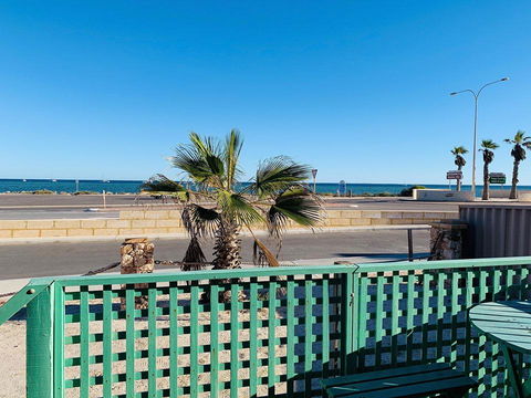 Shark Bay Cottages - Redcliffe Tourism 14
