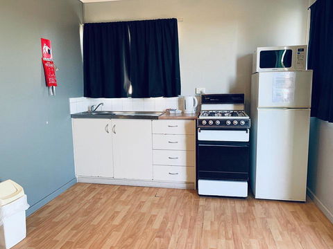 Shark Bay Cottages - Redcliffe Tourism 15