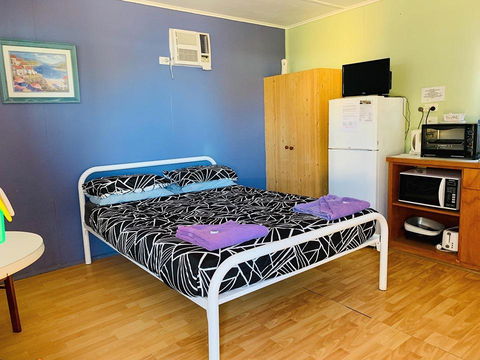 Shark Bay Cottages - Redcliffe Tourism 24