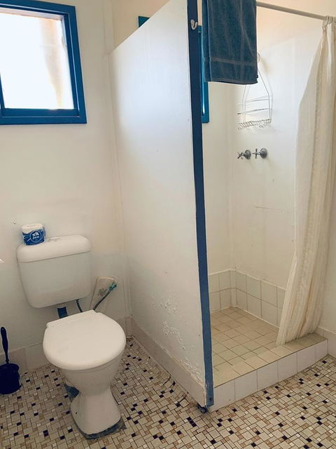 Shark Bay Cottages - Redcliffe Tourism 23
