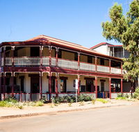 Beadon Bay Hotel - Redcliffe Tourism