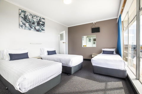 Nightcap At Carlyle Hotel - Redcliffe Tourism 11