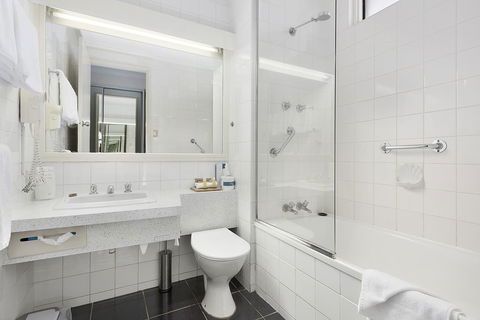 Beachfront Voyager Motor Inn - Redcliffe Tourism 14