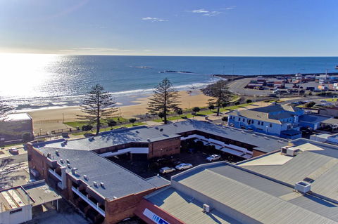 Beachfront Voyager Motor Inn - Redcliffe Tourism 5