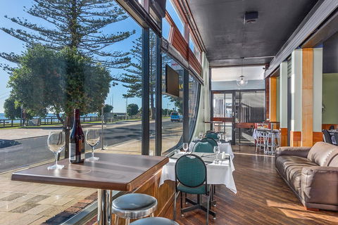 Beachfront Voyager Motor Inn - Redcliffe Tourism 4