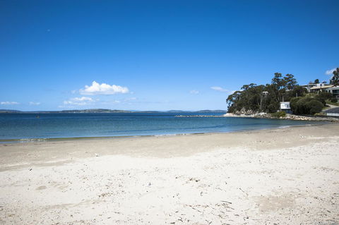 On The Beach Waterfront Apartment - Redcliffe Tourism 16