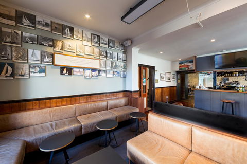 Customs House Hotel - Redcliffe Tourism 1