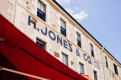 The Henry Jones Art Hotel - Redcliffe Tourism 0