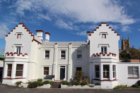 Trinity Hill Apartments - Redcliffe Tourism 0