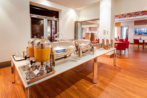 Mantra Charles Hotel - Redcliffe Tourism 18