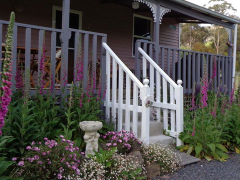 Post House Cottage - Redcliffe Tourism 2