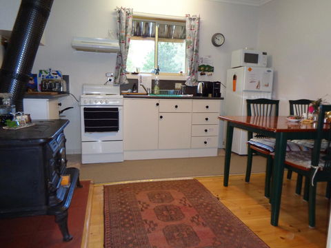 Post House Cottage - Redcliffe Tourism 7