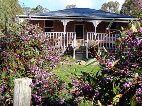 Post House Cottage - Redcliffe Tourism 0